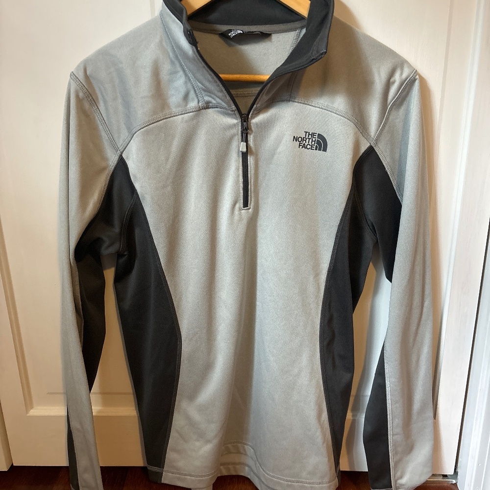 The North Face 1/4 zip -size S